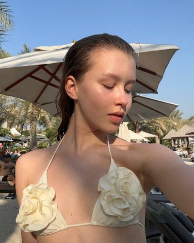 Слив Anna Peresild