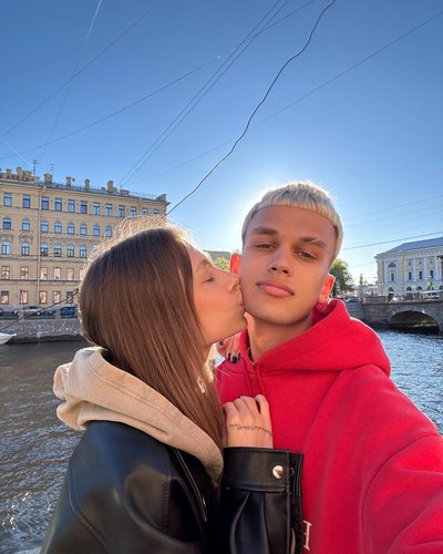 Голая Паша Сникерс