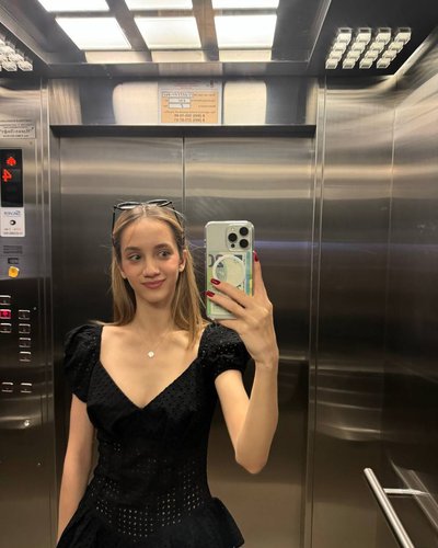 Голая Ангелина Клевцова