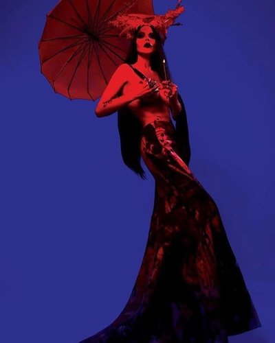 Dzhuliya Vang