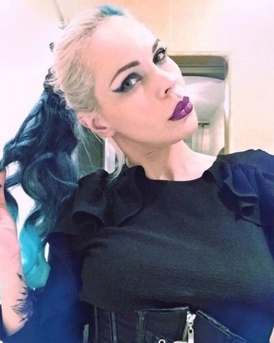 Dzhuliya Vang