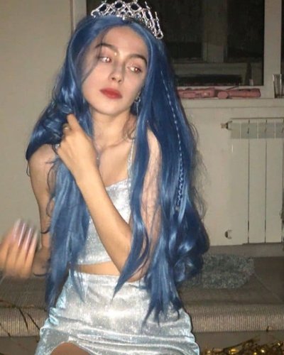 Голая Мэйби Бэйби