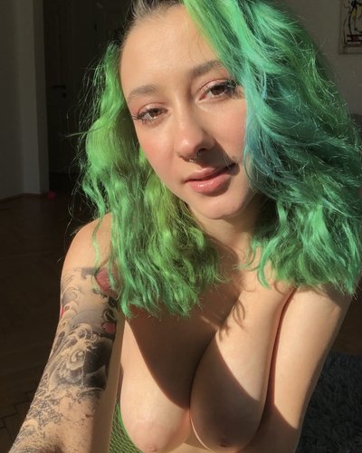 Lola Nude