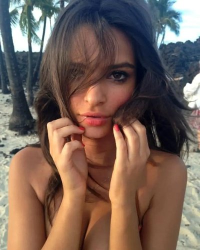 Emily Ratajkowski