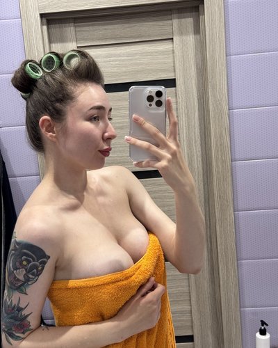 Голая Nisaatane