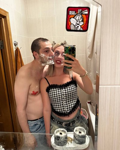Голая Кенели Сайкс