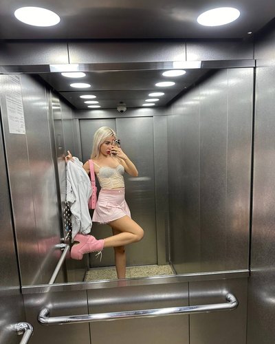 Голая Кенели Сайкс