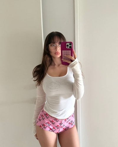 Голая Sophie Mudd