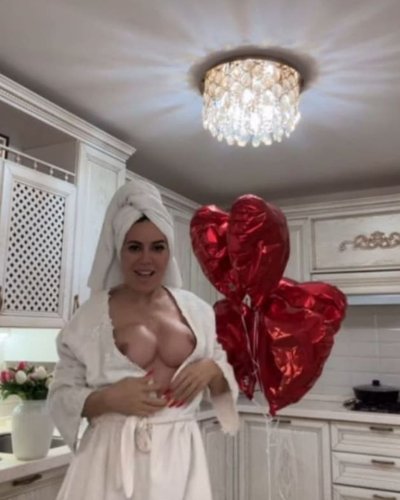 Голая Аленушка Тв
