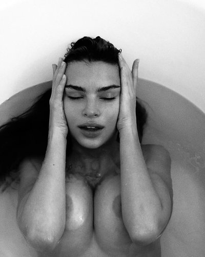Emily Ratajkowski