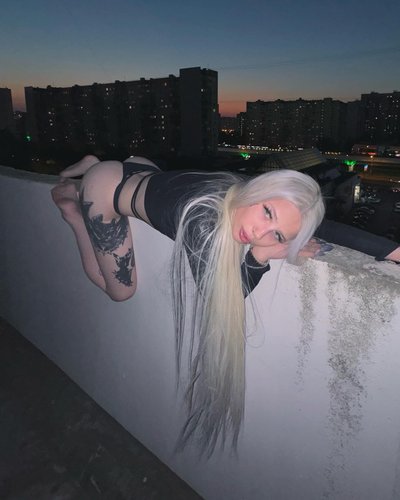 Голая Ксанни Банни