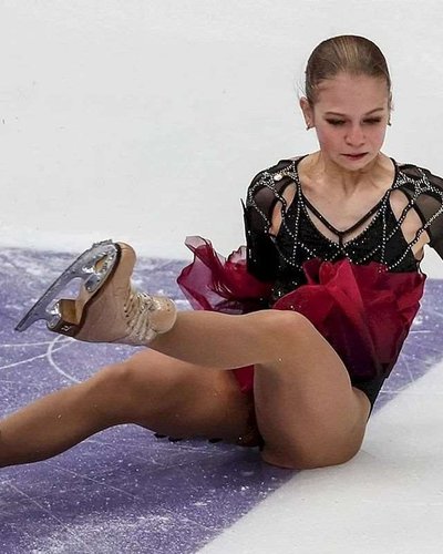 Голая Александра Трусова