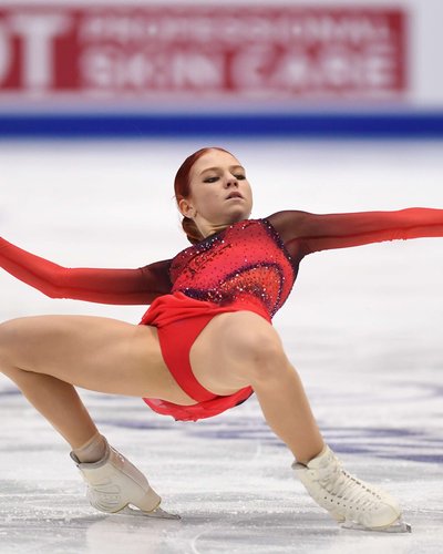 Голая Александра Трусова