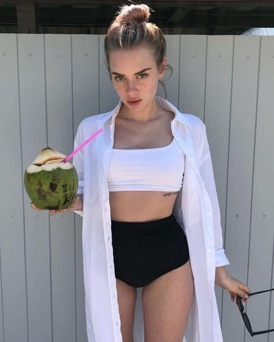 Голая Алина Олешева