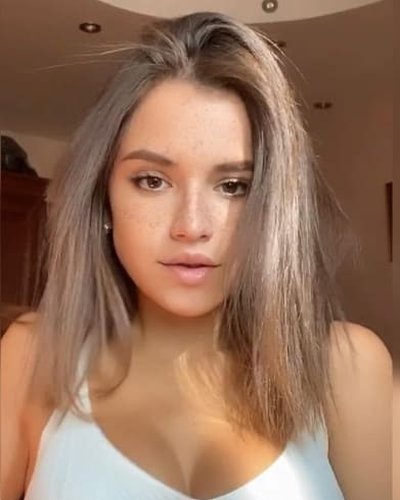 Голая Анна Комарова