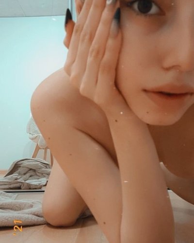 Голая Ruth Lee