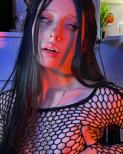 Голая Zira Merz