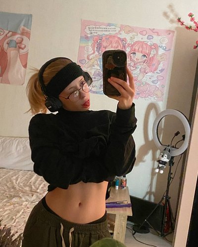 Голая Zira Merz