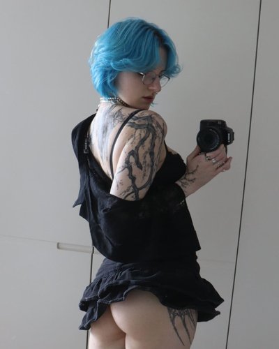 Голая Lyra Crow