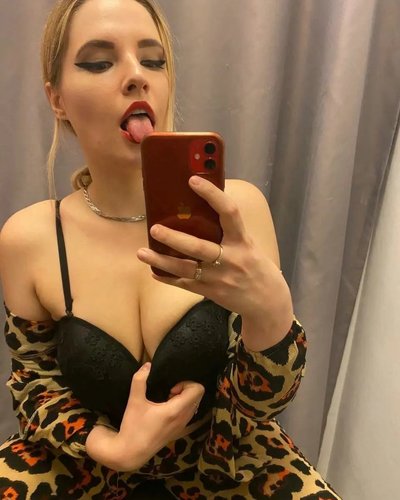 Голая Клубничка Лиза