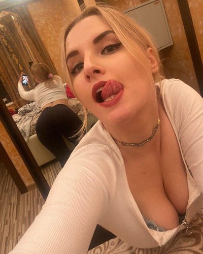Голая Клубничка Лиза