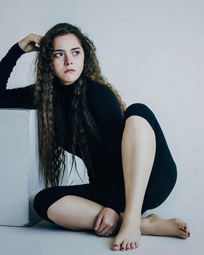Голая Милана Бру
