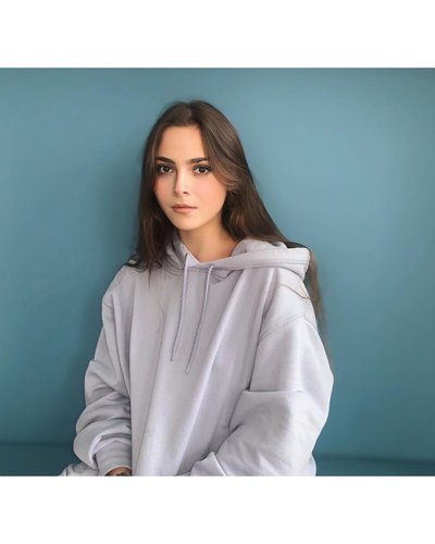 Голая Милана Бру