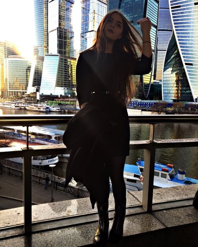 Голая Милана Бру