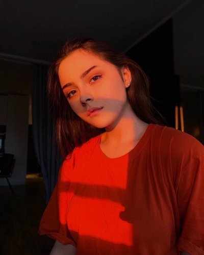 Голая Милана Бру