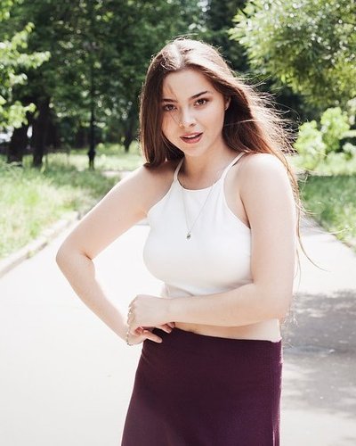 Голая Милана Бру