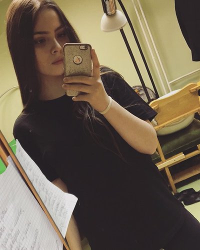 Голая Милана Бру
