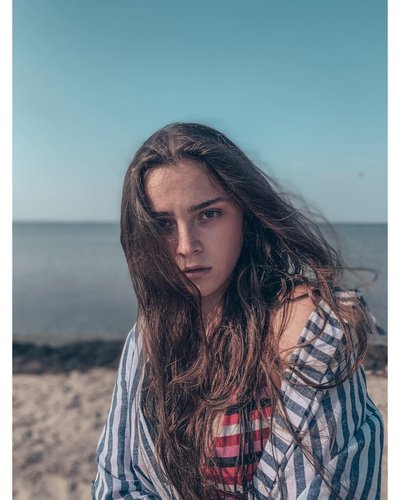 Голая Милана Бру