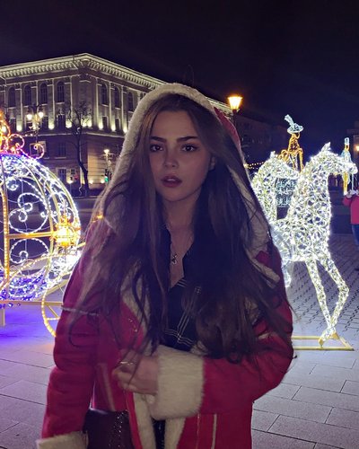 Голая Милана Бру