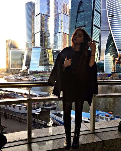 Голая Милана Бру