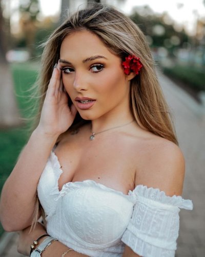 Голая Мишель Кеннелли