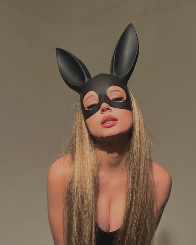 Яны Зениной