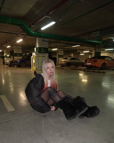 Яны Зениной