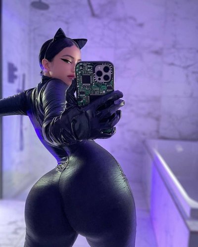 Голая Gina Savage