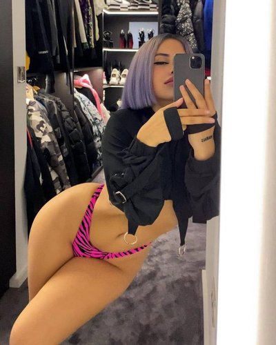 Голая Gina Savage