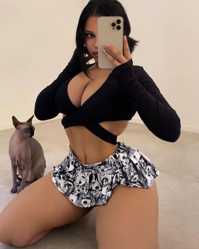 Голая Gina Savage