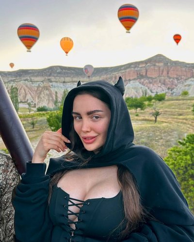 Голая Тома Жданова